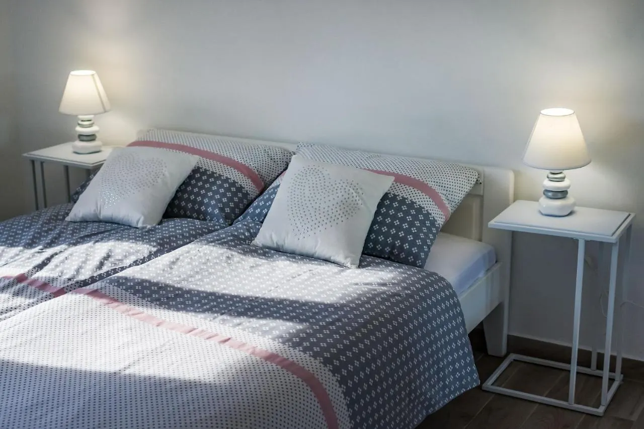Apartmani Neva, Pridraga