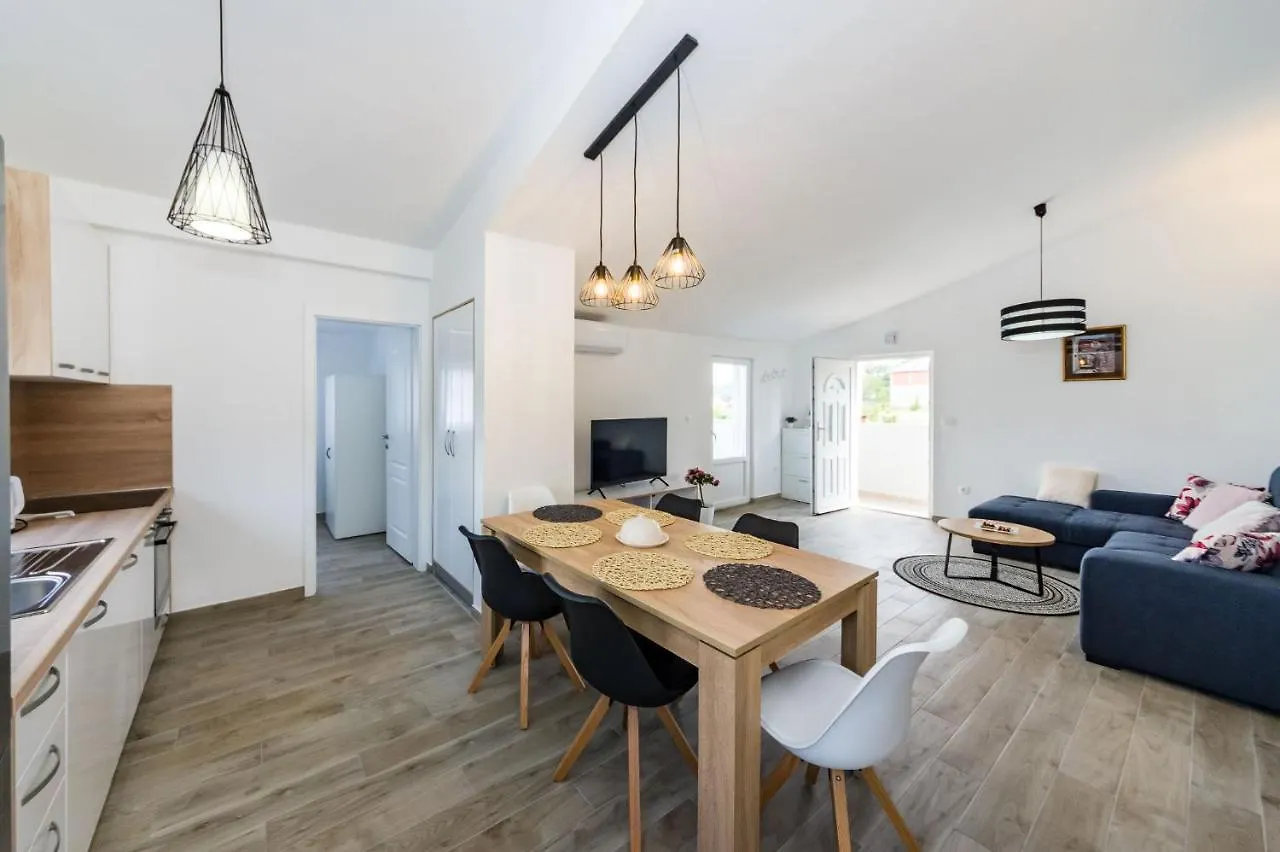 Apartmani Neva, Pridraga